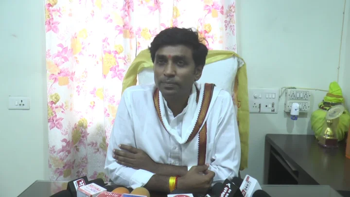 विक्रांत भूरिया बोले भानू क्या सेटिंग करते हो दूसरों को भी सीखा दो । 9 विक्रांत भूरिया बोले भानू क्या सेटिंग करते हो दूसरों को भी सीखा दो ।