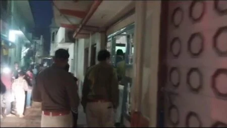 झाबुआ में मांस की अवैध दुकान संचालित होने की सूचना पर पुलिस ने ली दुकानों की तलाशी । 7 झाबुआ में मांस की अवैध दुकान संचालित होने की सूचना पर पुलिस ने ली दुकानों की तलाशी ।