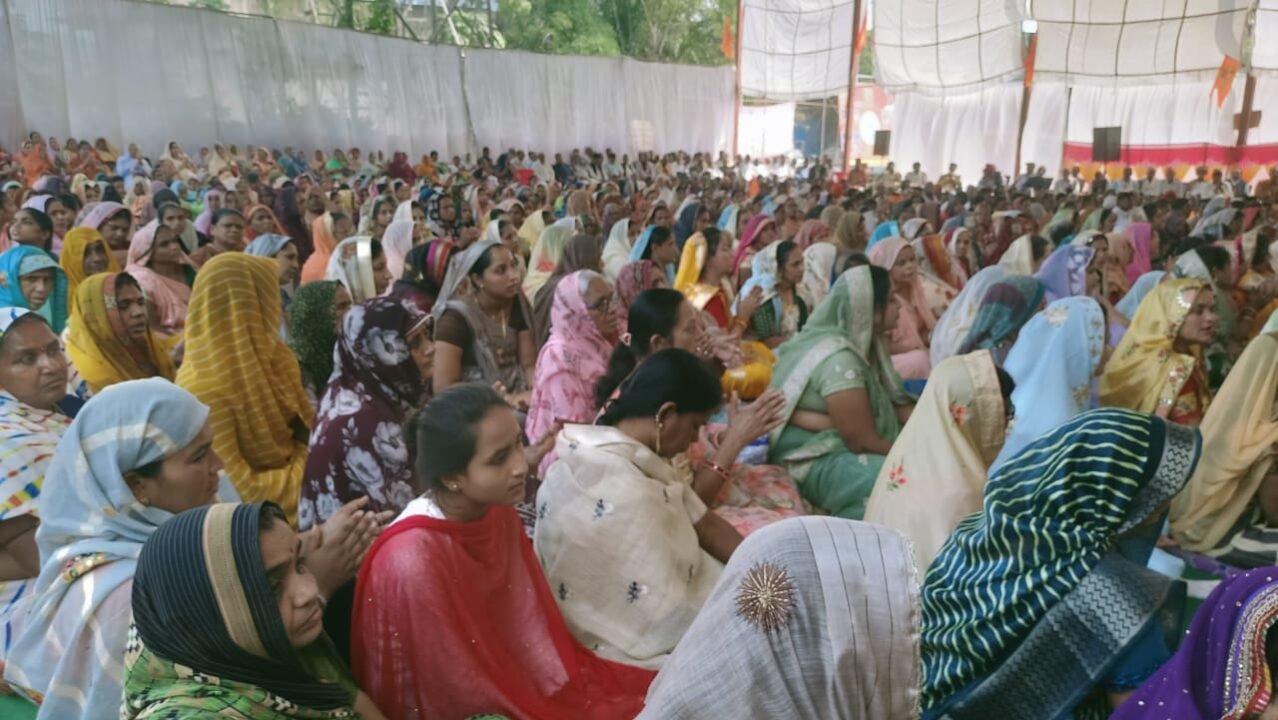 रामकथा में उमड़ रही भक्तों की भीड़, संकल्प से होती है सिद्धि! 1 रामकथा का आयोजन राणापुर में ।