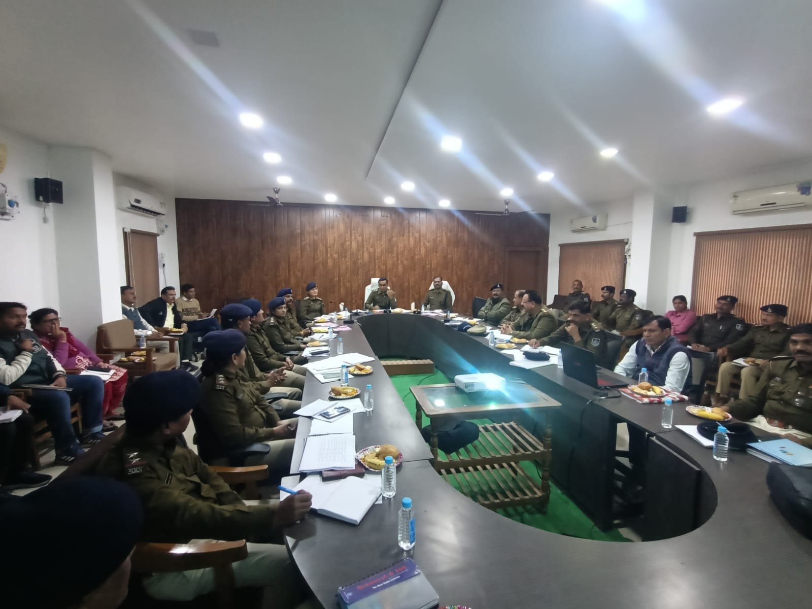 क्राइम मीटिंग, एसपी ने दिए थाना प्रभारियों को निर्देश ! 1 IMG 20240110 WA0071