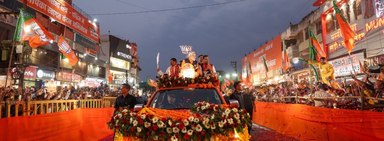 PM MODI का जबलपुर में रोड़ शो, उमड़ी भीड़, स्वागत मंच टूटा । 1 PM MODI का जबलपुर में रोड़ शो