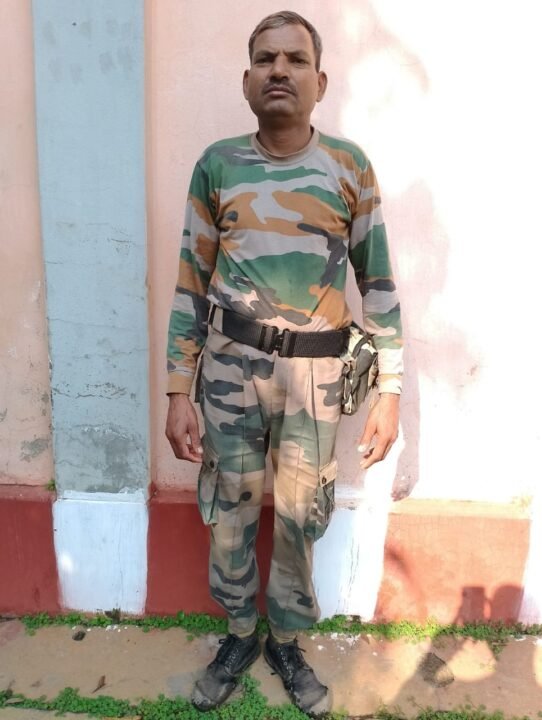 त्रिपुरा में पदस्थ आर्मीमैन अब तक अपने घर नहीं पहुंचा, परिवार लगा रहा पुलिस से मदद की गुहार । 1 त्रिपुरा में पदस्थ आर्मी मैन अब तक अपने घर नहीं पहुंचा