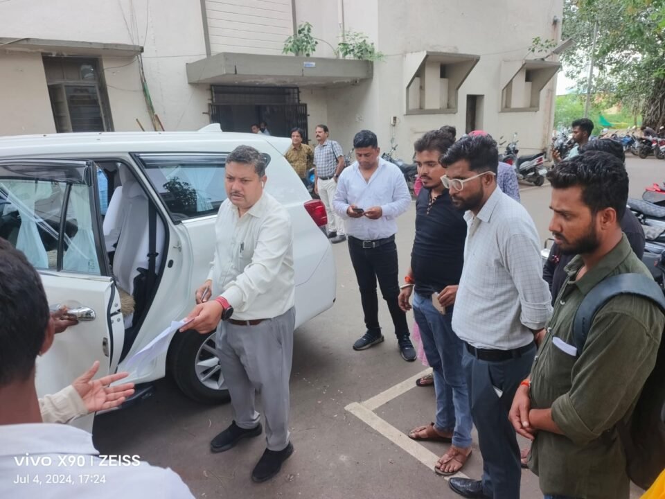 आधार आईडी चालू करने के लिए मैनेजर मांगता है रूपए,करते हैं अभद्रता, कार्रवाई की मांग । 1 आधार आईडी चालू करने के लिए मैनेजर मांगता है रूपए,करते हैं