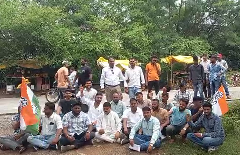 MP में बेरोजगारी दर 1 फीसदी से भी कम, यूथ कांग्रेस ने किया प्रदर्शन 10 मध्यप्रदेश में बेरोजगारी दर के सर्वे पर सियासत तेज, यूथ कांग्रेस ने किया प्रदर्शन