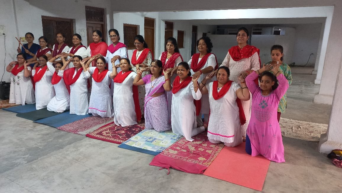 झाबुआ शरद पूर्णिमा पर महिला पतंजलि योग समिति का विशेष आयोजन 1 झाबुआ शरद पूर्णिमा पर महिला पतंजलि योग समिति का विशेष आयोजन