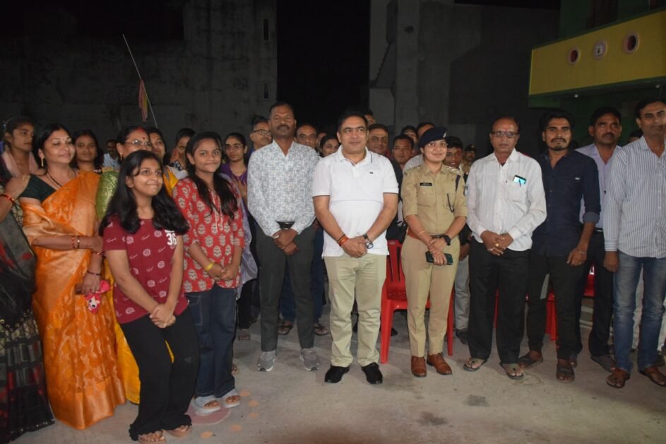 महिला सशक्तिकरण और अपराध रोकथाम पर झाबुआ पुलिस की पहल: वार्ड क्रमांक 9 में संवाद कार्यक्रम आयोजित 1 महिला सशक्तिकरण और अपराध रोकथाम पर झाबुआ पुलिस की पहल