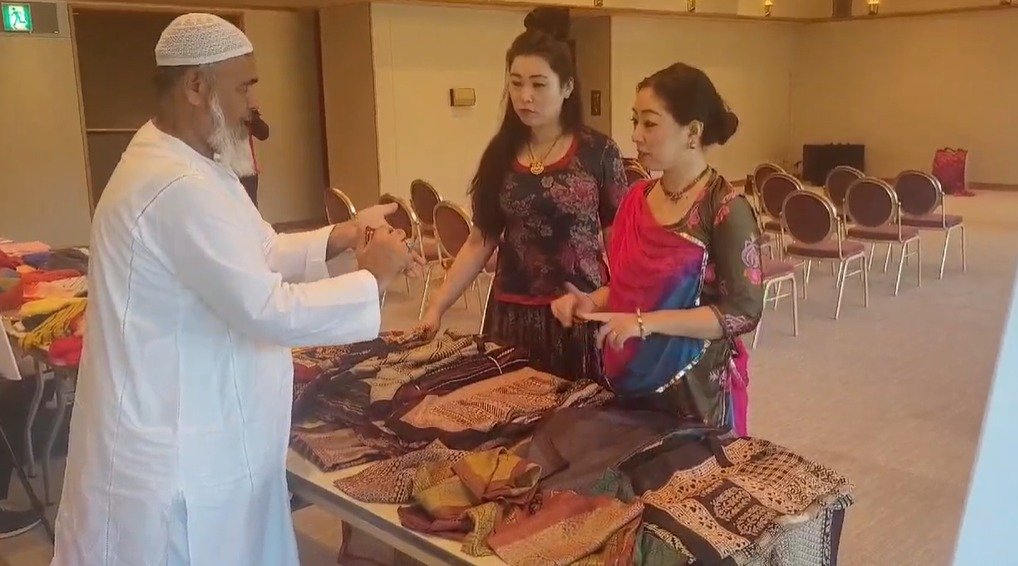 धार बाग प्रिंट की जापान में धूम : इंडिया मेले-2024 मेले में अंतर्राष्ट्रीय मंच पर बढ़ी पहचान 12 WhatsApp Image 2024 10 24 at 1.40.31 PM