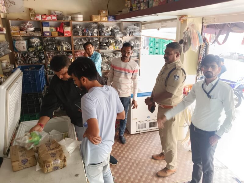 झाबुआ खाद्य सुरक्षा विभाग की कार्रवाई । 259 किलो पनीर और मावा जब्त 8 खाद्य सुरक्षा विभाग की कार्रवाई.