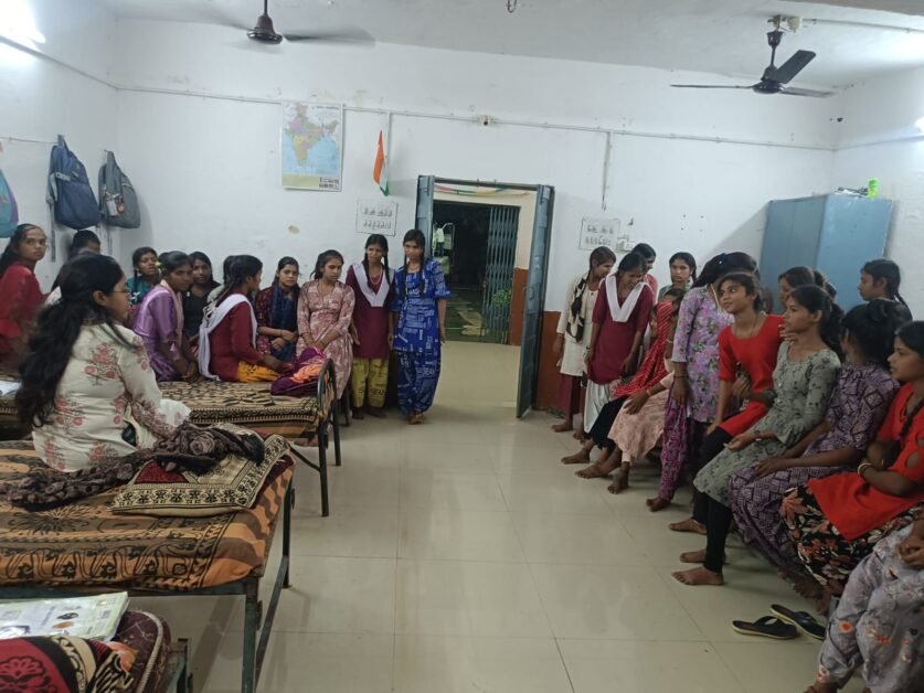 पेटलावद एसडीएम ने छात्रावासों किया औचक निरीक्षण 1 WhatsApp Image 2024 10 25 at 5.50.33 PM