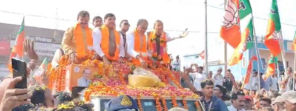 बुधनी उपचुनाव: भाजपा प्रत्याशी रमाकांत भार्गव ने भरा नामांकन, मुख्यमंत्री और केंद्रीय कृषि मंत्री भी पहुंचे । 9 बुधनी उपचुनाव