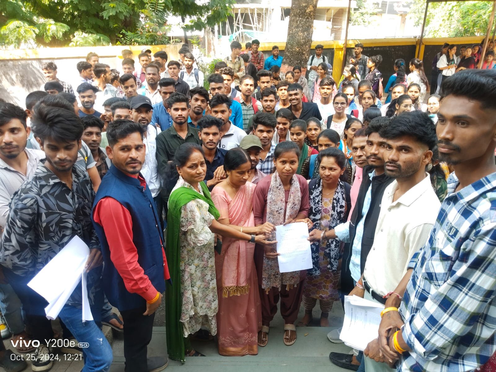 झाबुआ में DAVV के खिलाफ छात्रों का विरोध, परिणामों विसंगति को लेकर छात्रों का ज्ञापन 7 झाबुआ में DAVV के खिलाफ छात्रों का विरोध