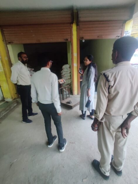 पीडीएस दुकानों पर गड़बड़ी, 3 दुकानों पर पेटलावद एसडीएम ने दिए कार्रवाई के निर्देश 1 पीडीएस दुकानों का औचक निरीक्षण.