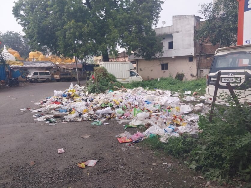 झाबुआ सफाई कर्मचारियों की हड़ताल जारी