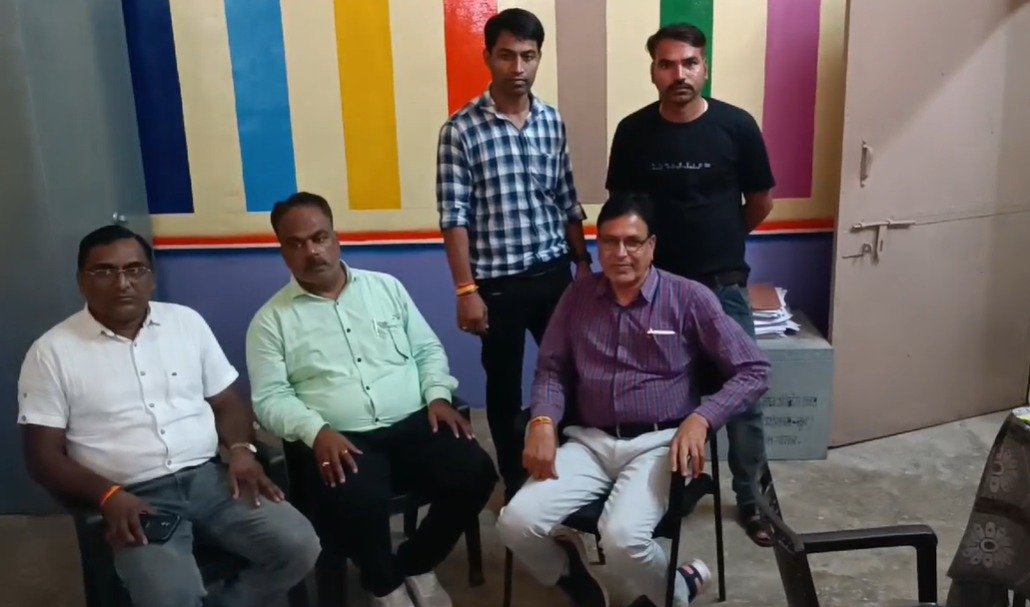 नीमच में लोकायुक्त कार्रवाई: पटवारी को ₹7000 की रिश्वत लेते हुए रंगे हाथों पकड़ा 1 लोकायुक्त कार्रवाई ।