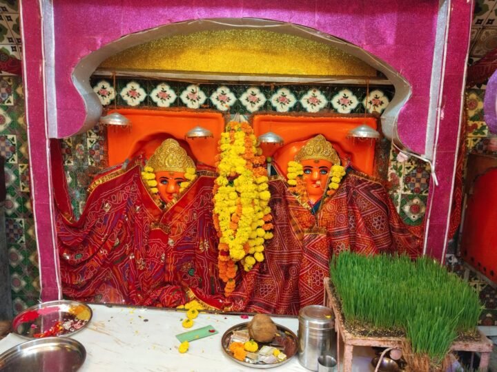 चुनरी यात्रा : रायपुरिया और पेटलावद में धूमधाम से निकली यात्रा, माँ भद्रकाली और माँ चामुंडा को अर्पित की गई चुनरी 5 भद्रकाली माता रायपुरिया e1728377856572