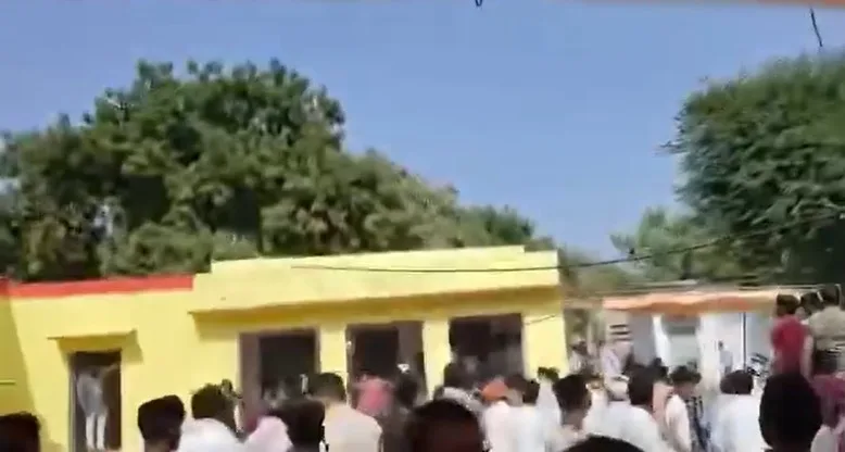 विजयपुर उपचुनाव : पोलिंग बूथ पर हिंसा,पीठासीन अधिकारी और उनके साथियों के साथ मारपीट 1 विजयपुर उपचुनाव में पोलिंग बूथ पर हिंसा