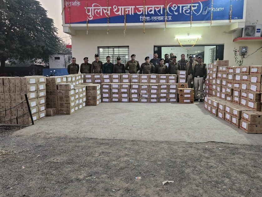 रतलाम पुलिस ने 65 लाख की अवैध शराब पकड़ी ।
