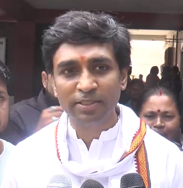 विक्रांत भूरिया : खदान आवंटन प्रक्रिया पर उठाए सवाल, आंदोलन की चेतावनी 1 आदिवासी समाज के अधिकारों की लड़ाई में पीछे नहीं हटेंगे - विक्रांत भूरिया