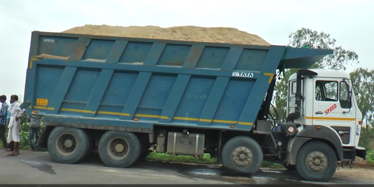 झाबुआ: अवैध रेत माफिया के खिलाफ कार्रवाई की मांग, कलेक्टर को सौंपा आवेदन 12 झाबुआ: अवैध रेत माफिया के खिलाफ कार्रवाई की मांग