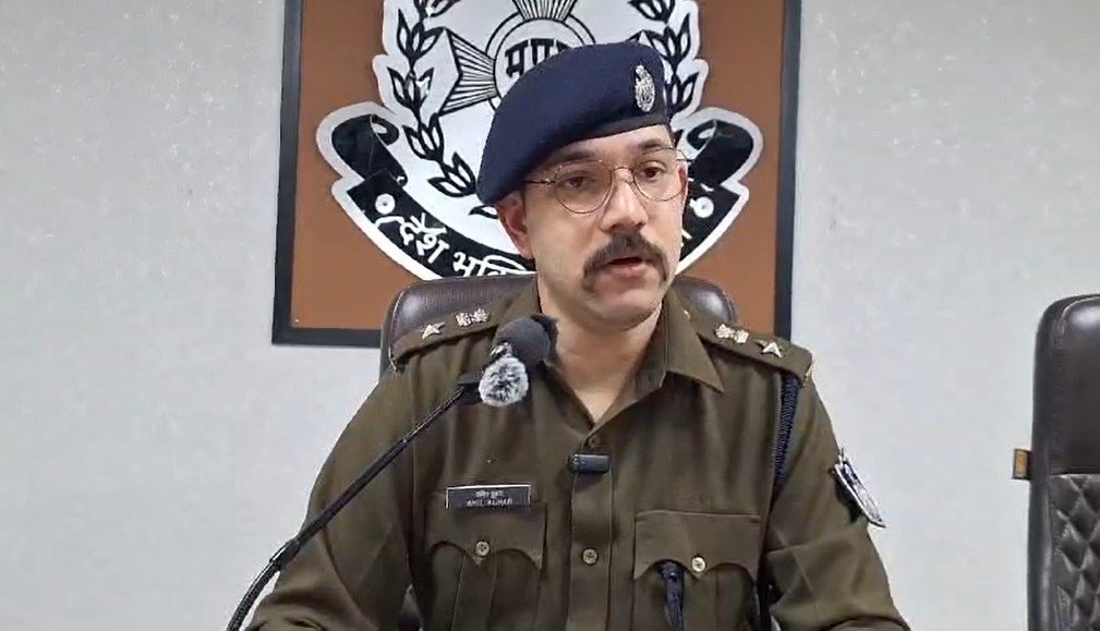 रतलाम: मां ने गुस्से में की अपने जुड़वा बच्चों की हत्या, पिता पर भी लगा आरोप 1 रतलाम पुलिस ने किया जुड़वा बच्चों की मर्डर मिस्ट्री का खुलासा