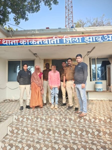 प्रेम प्रसंग : पत्नी और प्रेमी ने की पति की हत्या . 5 प्रेम प्रसंग में पत्नी ने प्रेमी के साथ मिलकर की पति की हत्या ।