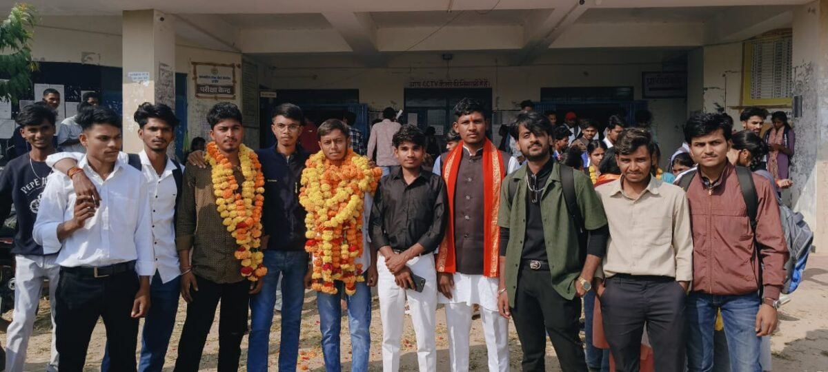 ABVP झाबुआ ने आदर्श कॉलेज की नई कार्यकारिणी घोषित की ।