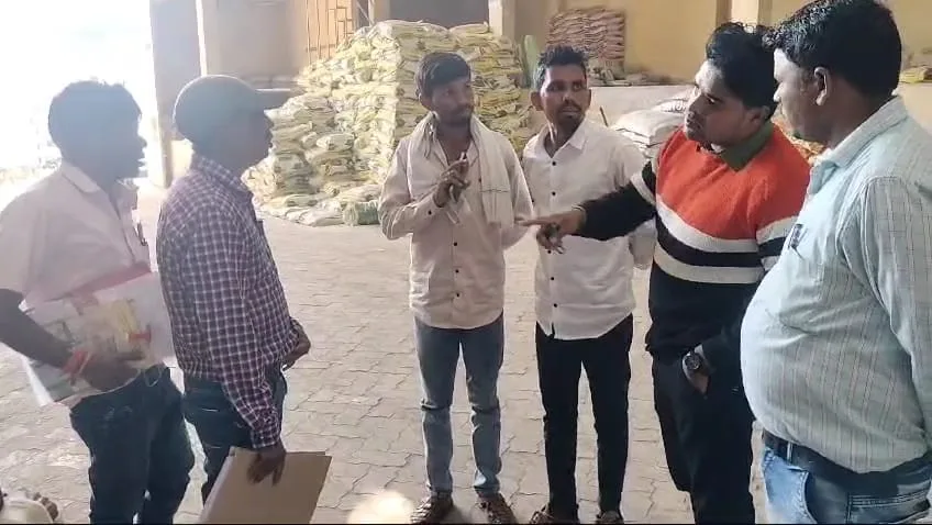 खाद की कालाबाजारी , दुकानदार पर एफआईआर दर्ज 1 झाबुआ में खाद की कालाबाजारी