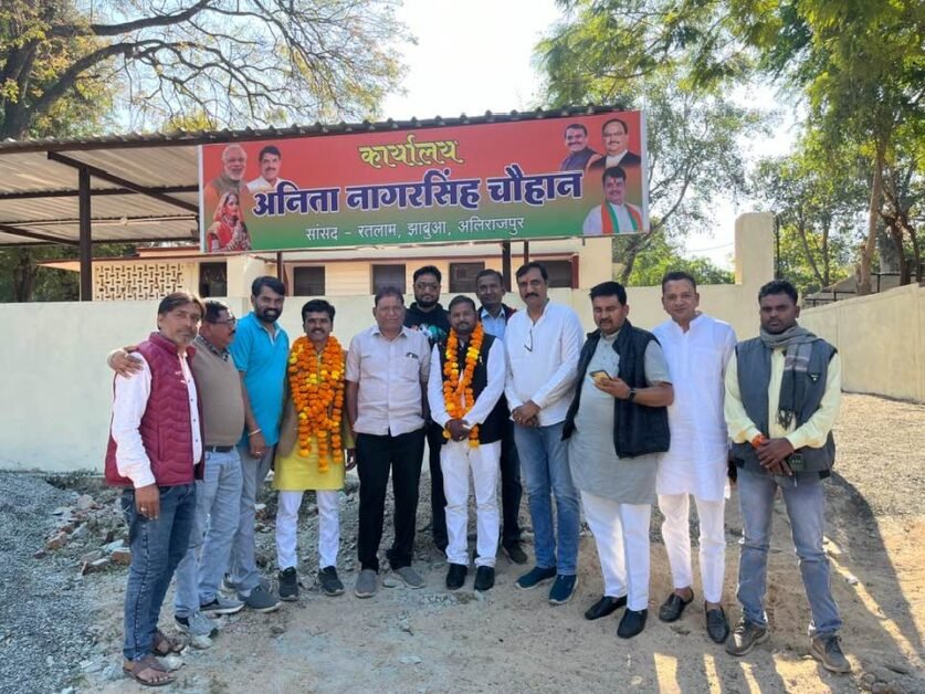 झाबुआ - नव नियुक्त मंडल अध्यक्षों को सांसद कार्यालय पर हुआ स्वागत ।