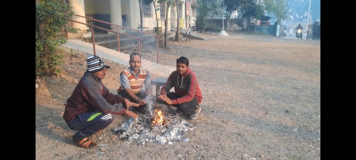 झाबुआ सर्दी दिखाने लगी असर ।