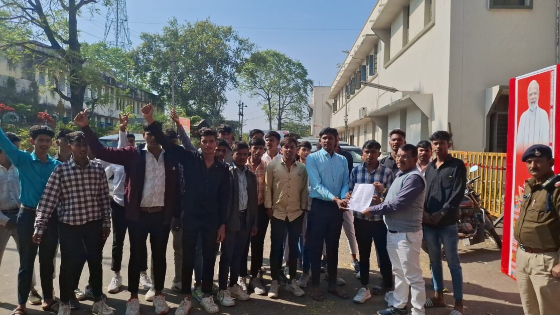 झाबुआ छात्रों का प्रदर्शन
