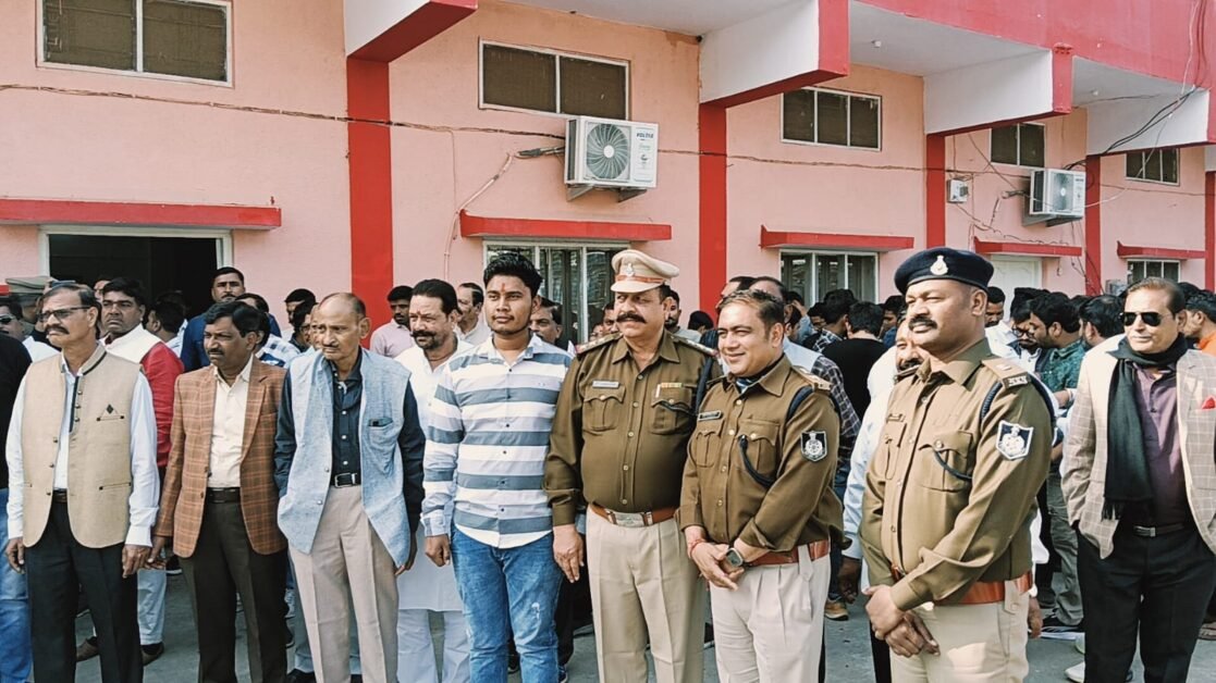 झाबुआ : सेवानिवृत्त हुए निरीक्षक शंकर सिंह रघुवंशी, पुलिस अधीक्षक ने किया सम्मानित 1 झाबुआ : सेवानिवृत्त हुए निरीक्षक शंकर सिंह रघुवंशी, पुलिस अधीक्षक ने किया सम्मानित