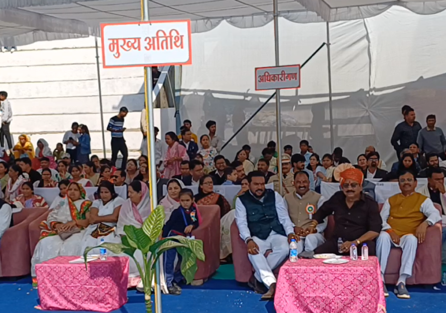 झाबुआ में 76वां गणतंत्र दिवस धूमधाम से मनाया, प्रभारी मंत्री विजय शाह ने किया ध्वजारोहण 6 झाबुआ में 76वां गणतंत्र दिवस