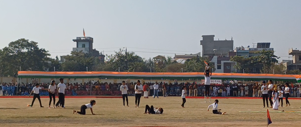 झाबुआ में 76वां गणतंत्र दिवस धूमधाम से मनाया, प्रभारी मंत्री विजय शाह ने किया ध्वजारोहण 4 झाबुआ में 76वां गणतंत्र दिवस