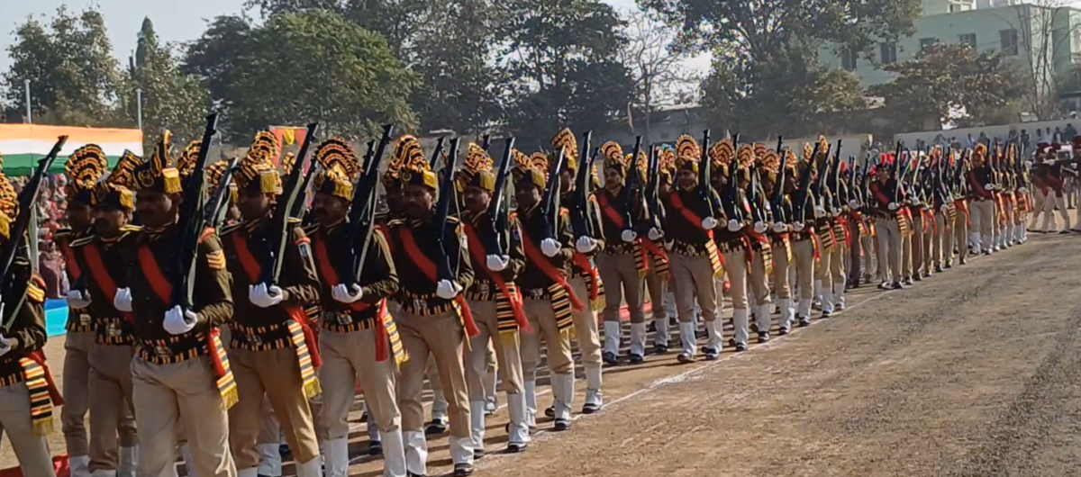 झाबुआ में 76वां गणतंत्र दिवस धूमधाम से मनाया, प्रभारी मंत्री विजय शाह ने किया ध्वजारोहण 2 झाबुआ में 76वां गणतंत्र दिवस