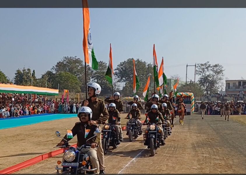 झाबुआ में 76वां गणतंत्र दिवस धूमधाम से मनाया, प्रभारी मंत्री विजय शाह ने किया ध्वजारोहण 7 76 वां गणतंत्र दिवस, झाबुआ