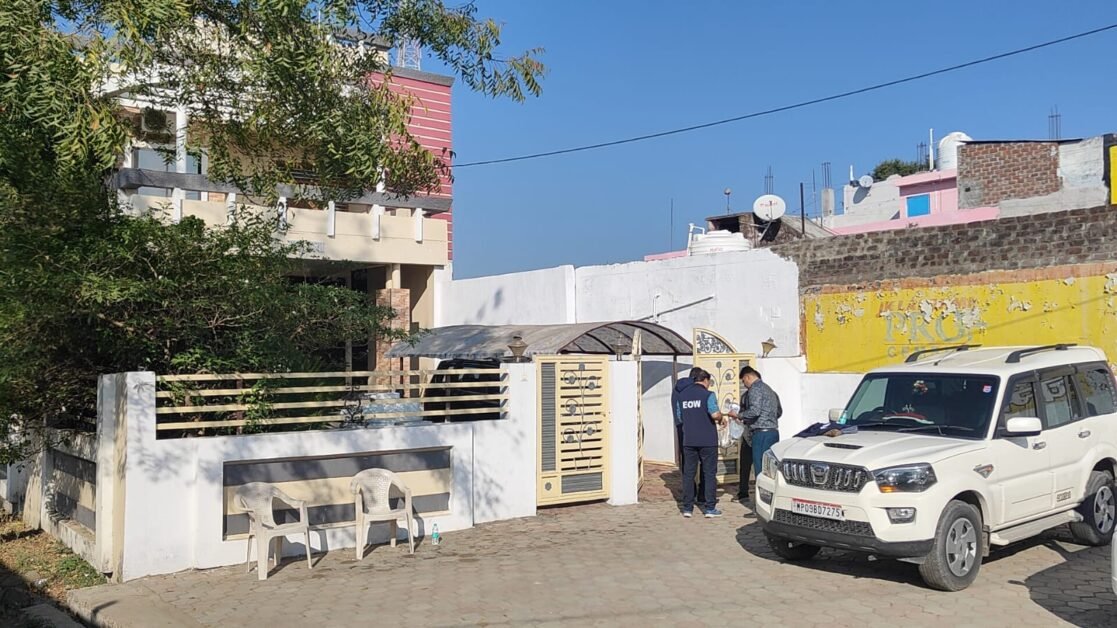 EOW का छापा, धार में सोसायटी मैनेजर पर आय से अधिक संपत्ति का मामला ।