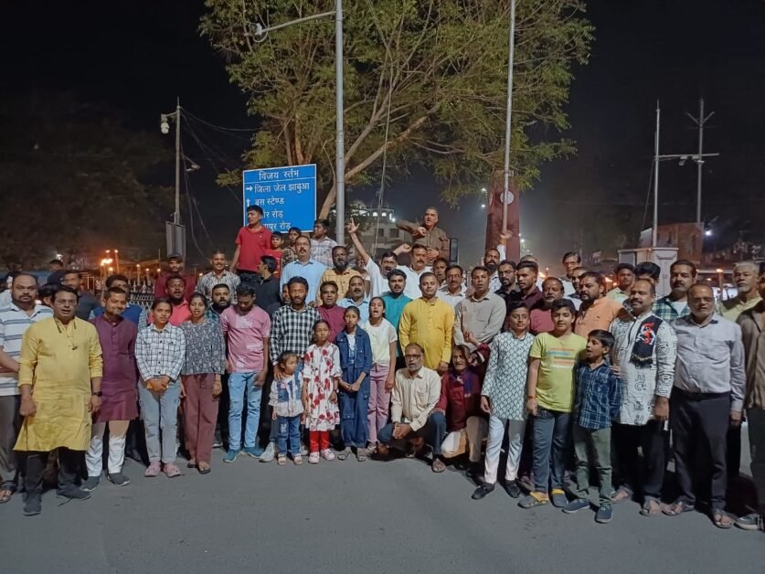 वीर चंद्रशेखर आज़ाद की पुण्यतिथि पर झाबुआ में निकला मशाल जुलूस 2 वीर चंद्रशेखर आज़ाद की पुण्यतिथि पर झाबुआ में निकला मशाल जुलूस