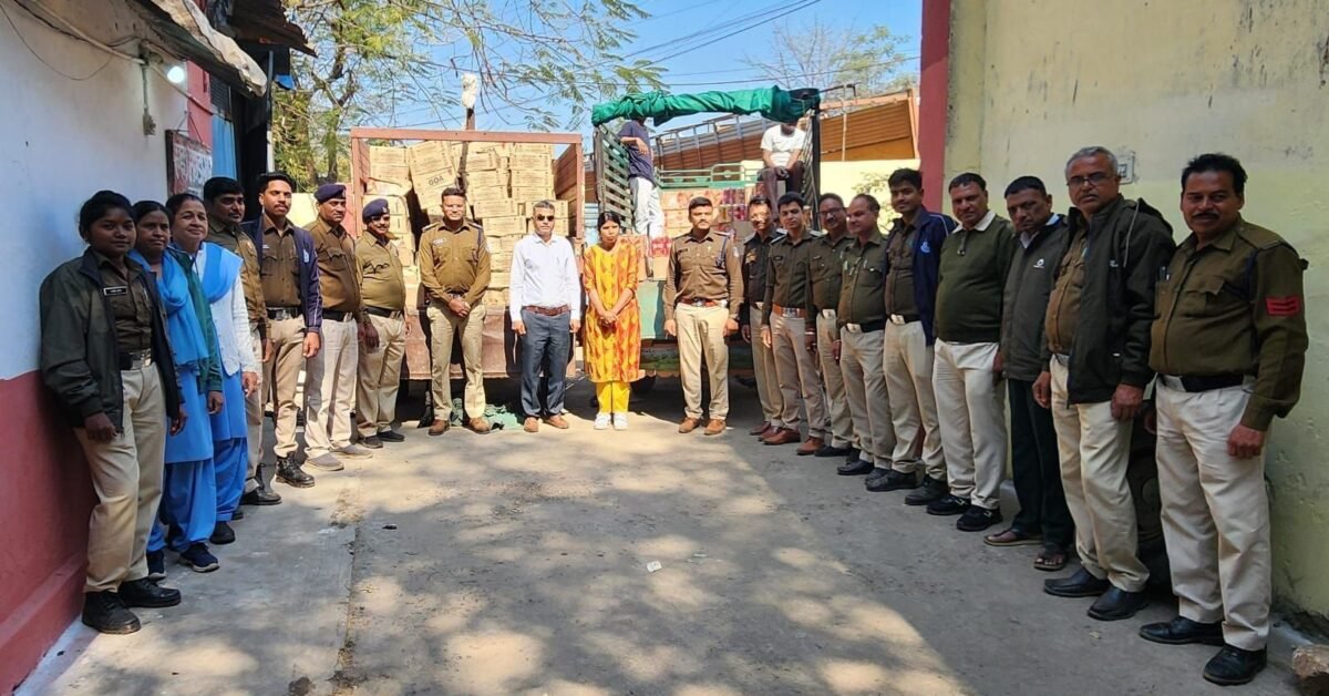 झाबुआ: आबकारी विभाग की बड़ी कार्रवाई, दो वाहनों से 12 लाख की अवैध शराब जब्त 1 img 20250209 wa00086149553923934152293