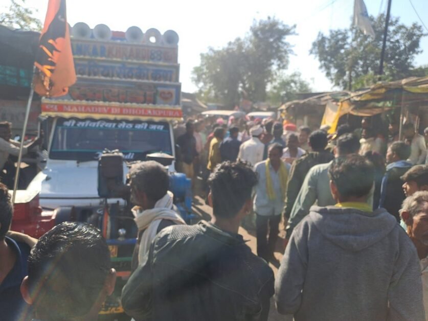 करवड़ बस स्टैंड पर दर्दनाक सड़क हादसा, स्कूल छात्र का पैर जख्मी! 1 img 20250214 wa00037976838321879750846