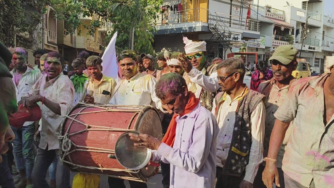 करवड़ भगोरिया मेले में रही धूम, पारंपरिक नृत्य ने मोहा मन 2 img 20250312 wa00302740683262997955949