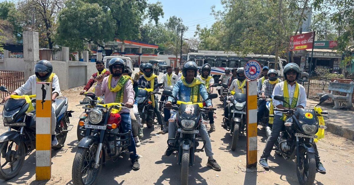 झाबुआ: जयस ने निकाली वाहन रैली, हेलमेट अनिवार्यता को लेकर तहसीलदार को सौंपा ज्ञापन 2 img 20250325 wa006065761592432232022