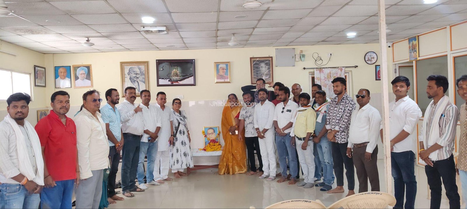 डॉ भीमराव अंबेडकर जयंती पर जिला कांग्रेस ने दी श्रद्धांजलि, कहा - बाबा साहब के बताए रास्ते पर चलना ही सच्ची सेवा 5 img 20250414 wa00148801190101060010487