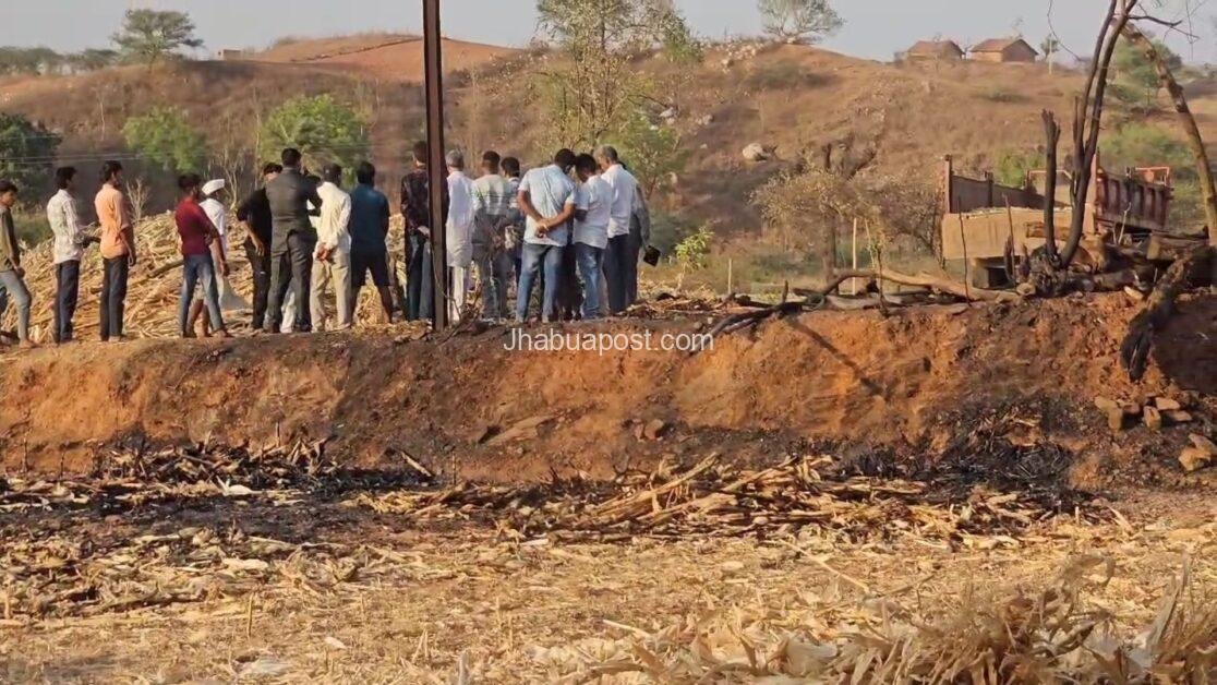 आग से पीडित परिवार, विधायक ने दी आर्थिक सहायता! 2 screenshot 20250415 223700 whatsapp5509385858327932594