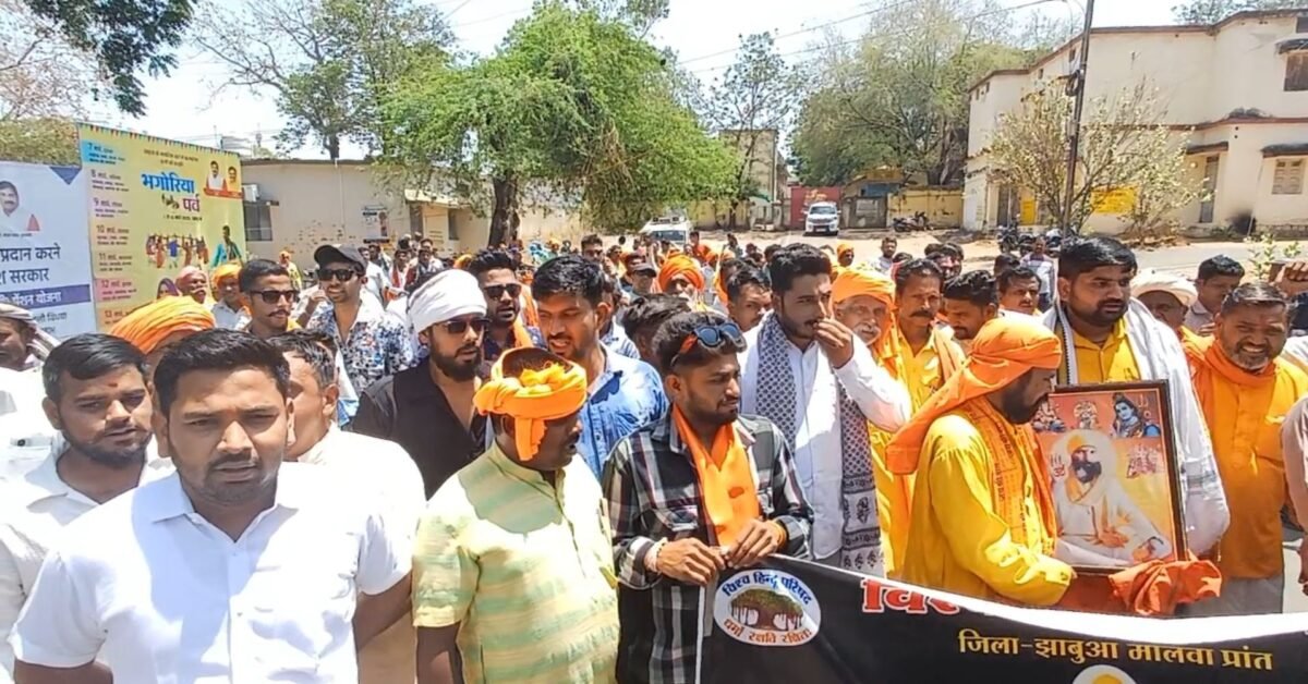 मुर्शिदाबाद हिंसा के विरोध में सकल हिंदू समाज की रैली, राष्ट्रपति शासन और NIA जांच की मांग 2 screenshot 20250419 132946 gallery8274937145518147408