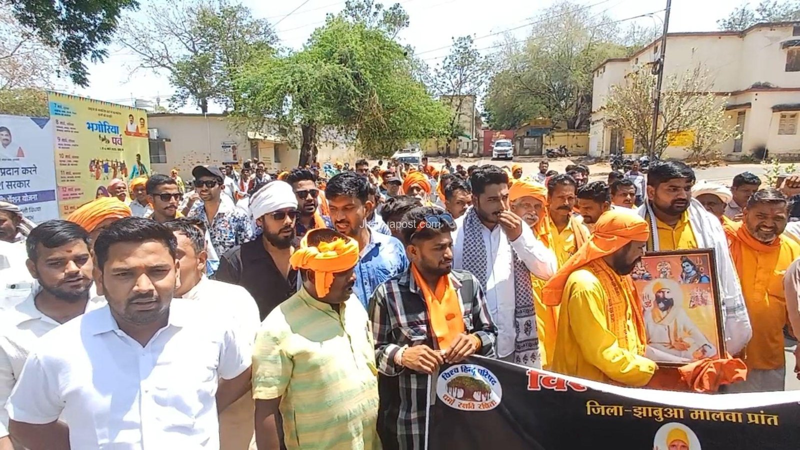 मुर्शिदाबाद हिंसा के विरोध में सकल हिंदू समाज की रैली, राष्ट्रपति शासन और NIA जांच की मांग 5 screenshot 20250419 132946 gallery8274937145518147408