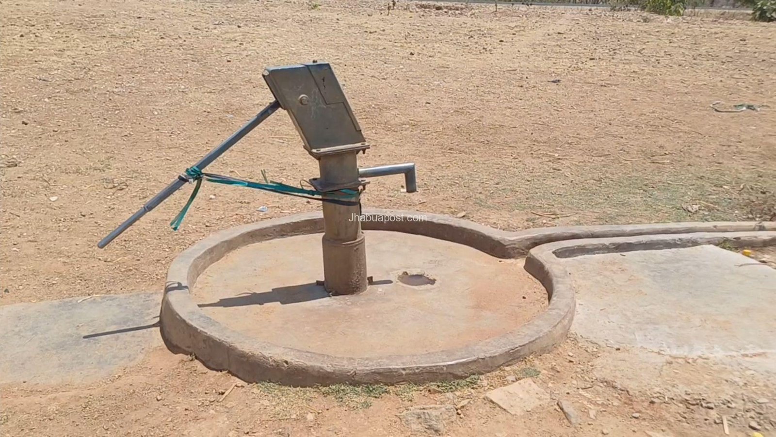 अजब है गजब है: झाबुआ के गांव में हैंडपंप पर पहरा, पानी भरने पर रोक! 8 screenshot 20250424 155047 gallery4059105586941793879