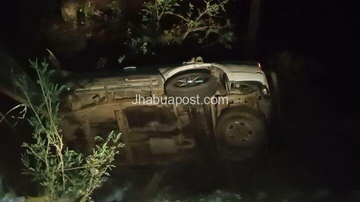 Jhabua में नाबालिग चला रहे चार पहिया वाहन, तेज रफ्तार से गाड़ी पलटी – माता-पिता की लापरवाही बन सकती है जानलेवा 1 Jhabua में नाबालिग चला रहे चार पहिया वाहन