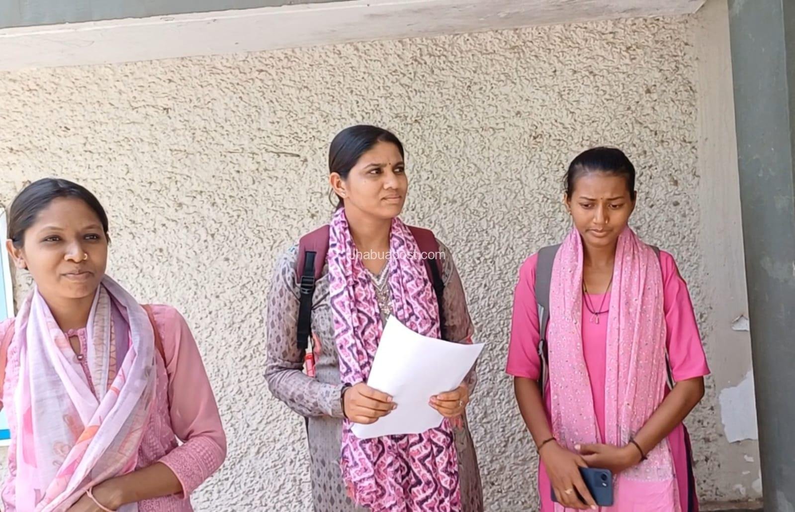 Jhabua: चार बार जनसुनवाई में शिकायत,नर्सिंग छात्राएं फीस लौटाने की कर रही मांग । 10 नर्सिग