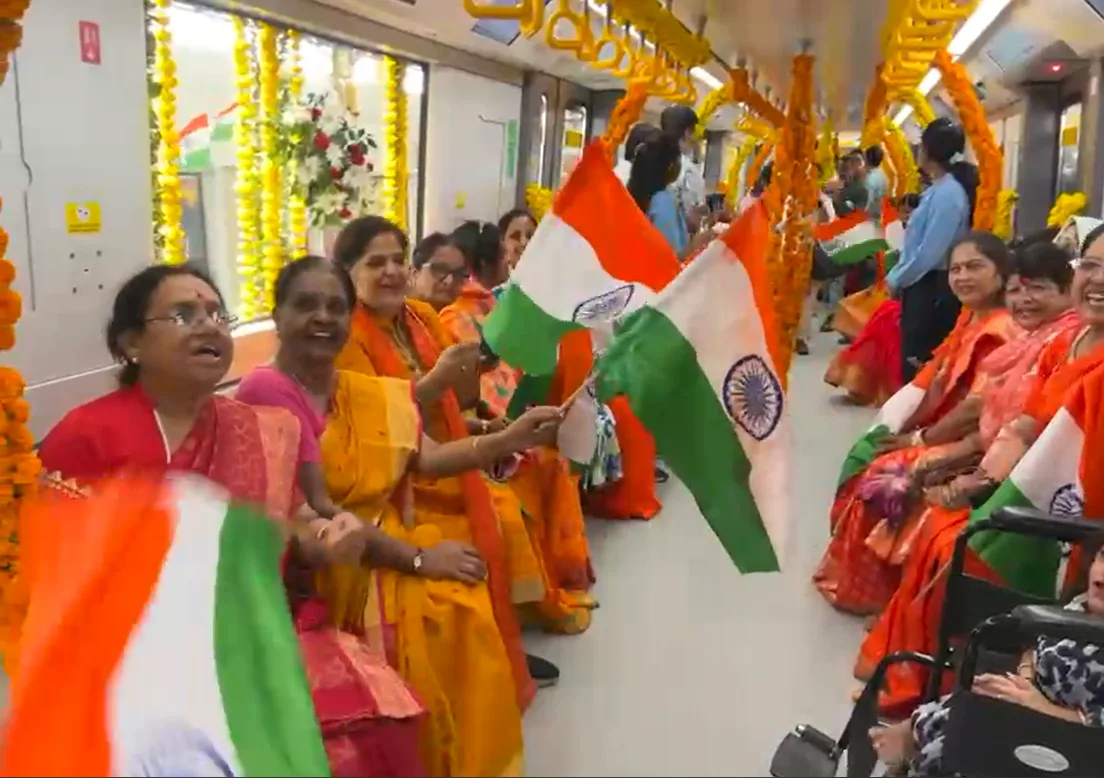 इंदौर मेट्रो की ऐतिहासिक शुरुआत: पीएम मोदी ने दिखाई हरी झंडी, पहले सफर में महिलाओं ने की यात्रा 1 इंदौर में मेट्रो रेल की शुरूआत