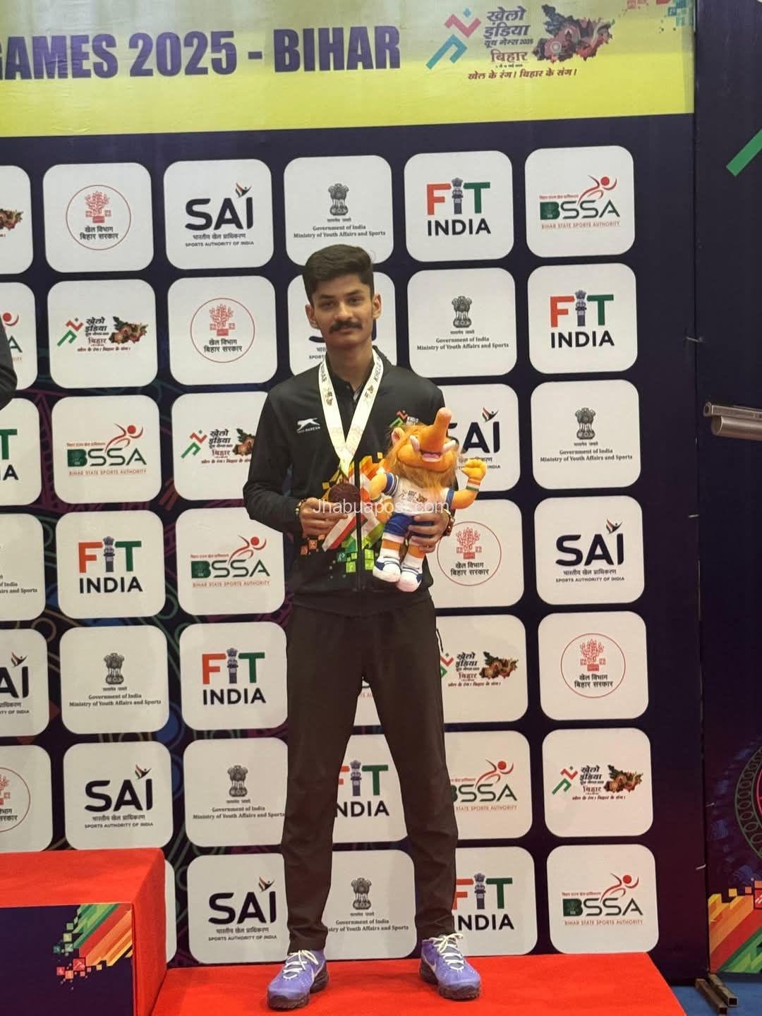 झाबुआ के युग प्रताप सिंह ने खेलो इंडिया 2025 में मध्यप्रदेश के लिए जीता मेडल 5 fb img 17465327351604562249711644724011